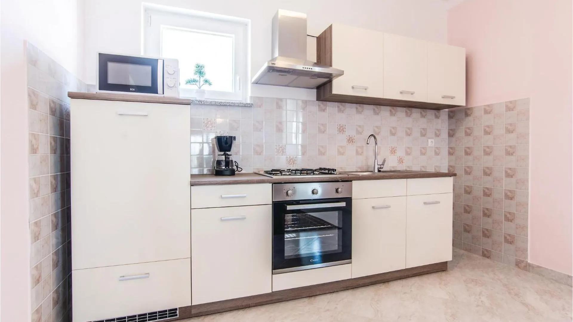 Cozy Apartment In Slivnica With House Sea View